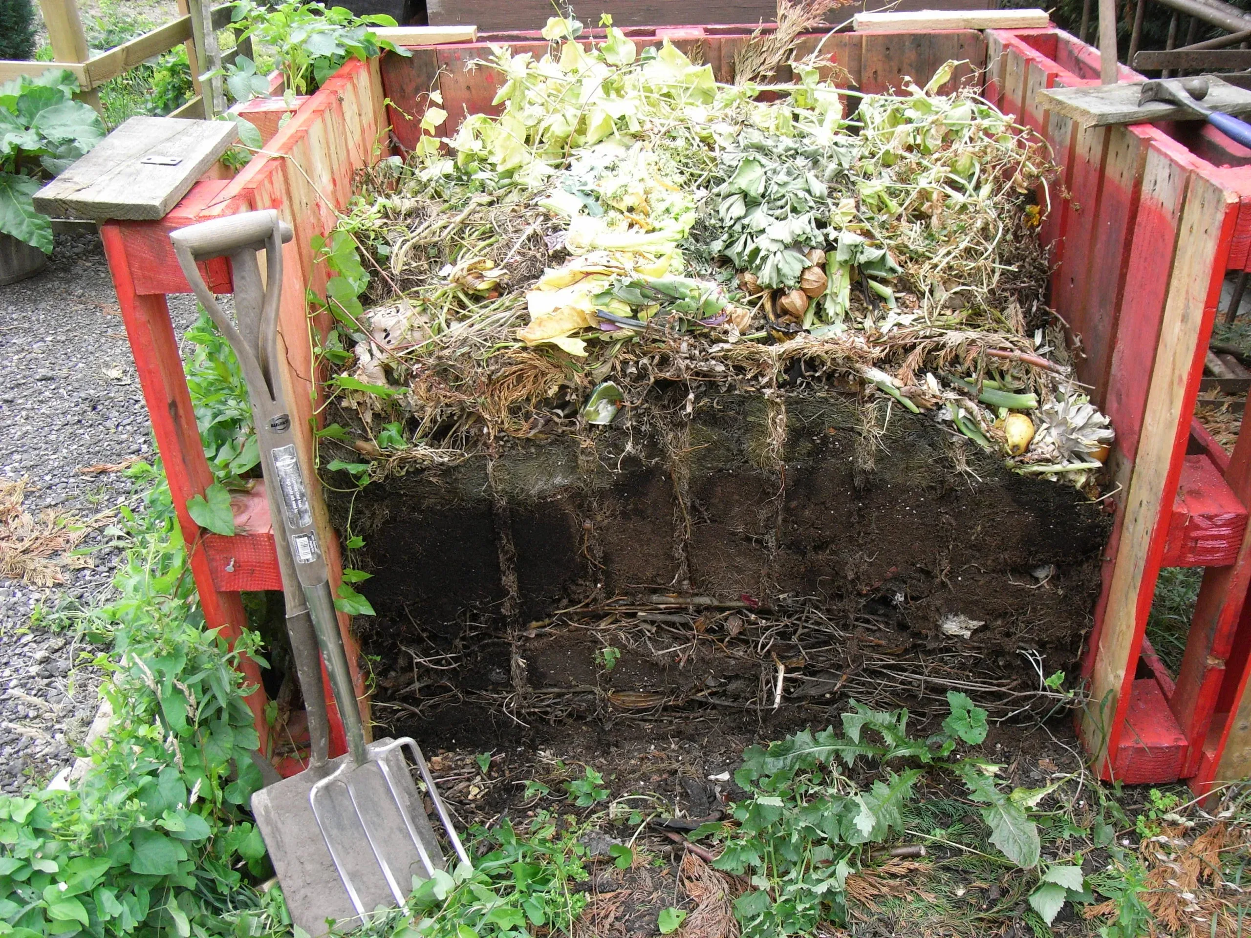 Cheap & Easy DIY Compost Bin - Our First Homestead